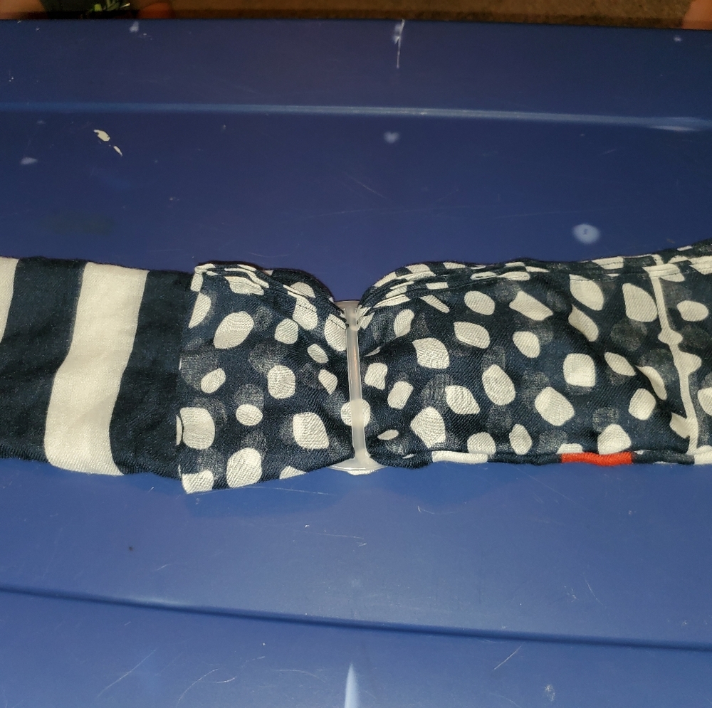 Scarf - Picture 2 of 3